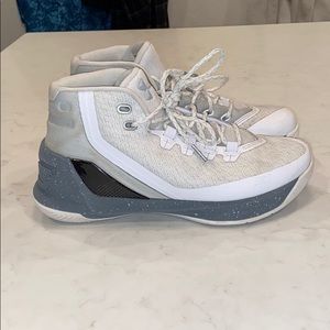 Boys basketball shoes